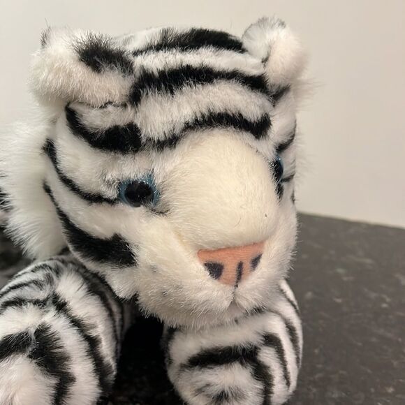 Siegfried & Roy Titan White Siberian Tiger by at the Mirage - Picture 2 of 9